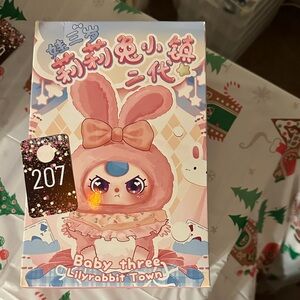 207, NWOT Baby Three Figurine Lily rabbit Town